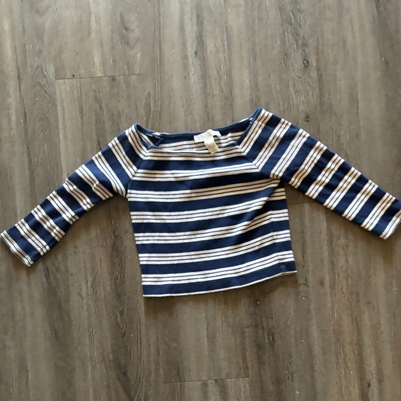 midsleeve crop top - Picture 1 of 2